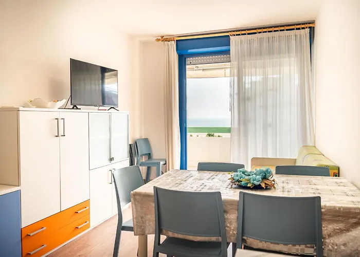 Enjoy The Sea View From Our Spacious Balcony Appartamento *