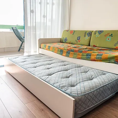 Enjoy Our Spacious Sea View Terrace In 아파트