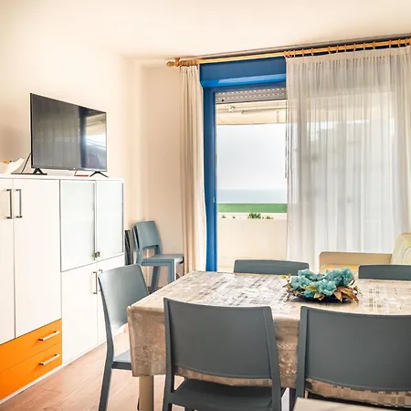 Enjoy Our Spacious Sea View Terrace In 아파트 *