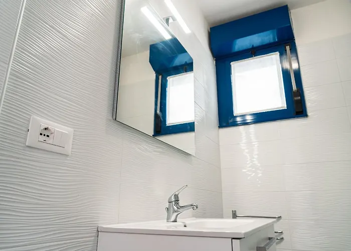 Enjoy The Sea View From Our Spacious Balcony Apartament *